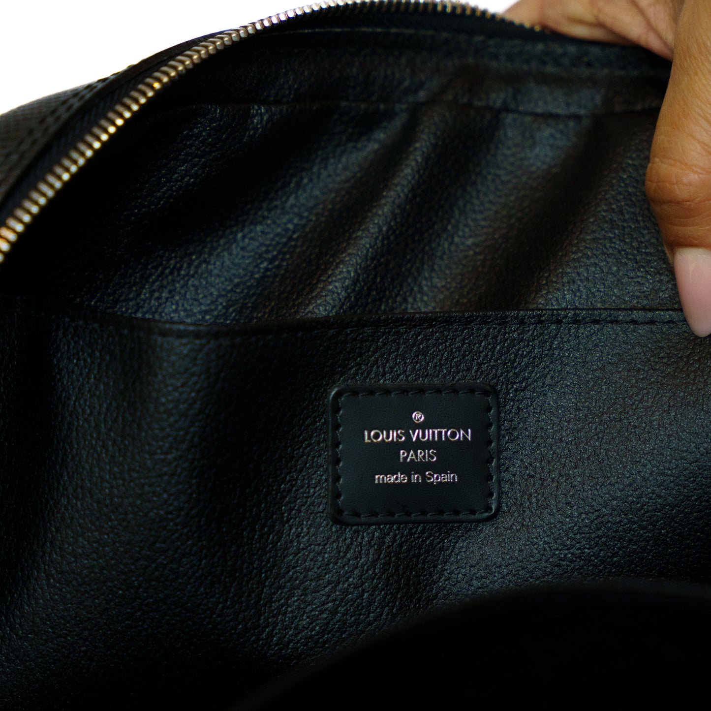 Louis Vuitton Toiletry Clutch Bag in Black Taiga Leather CA2121