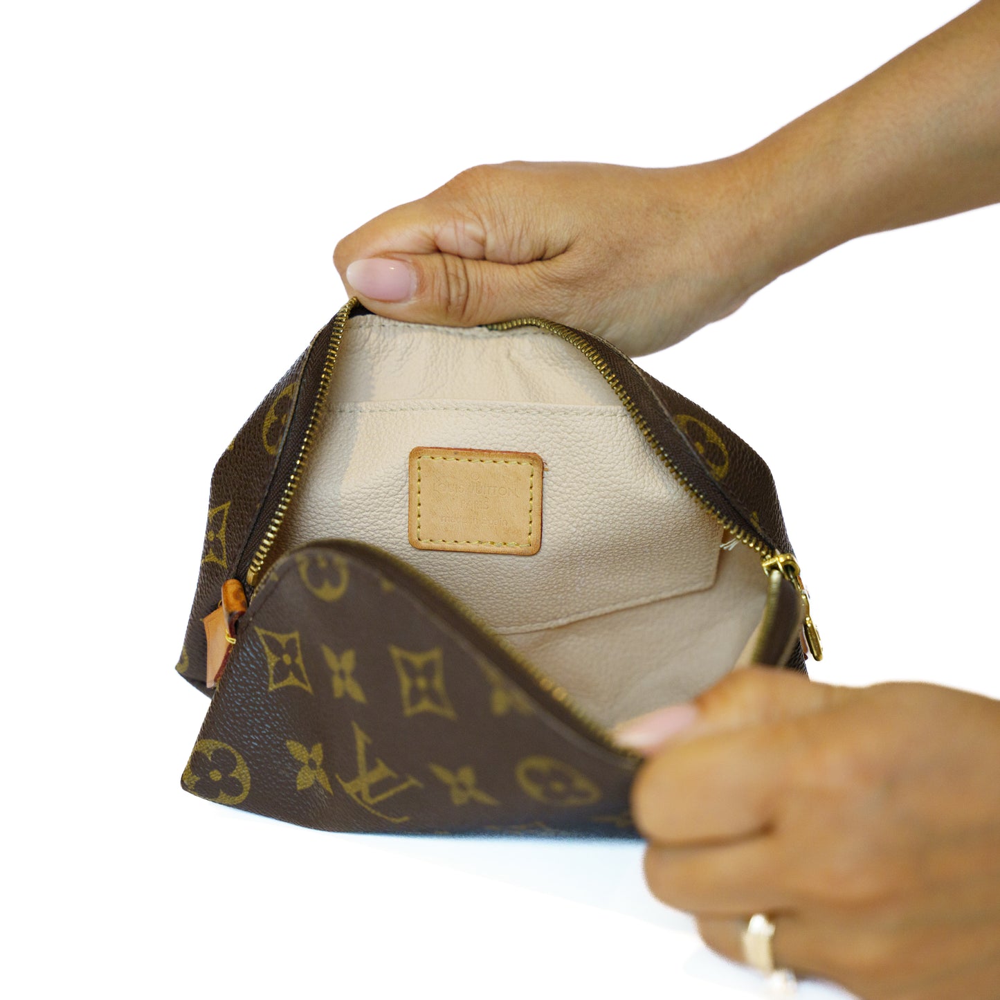 Louis Vuitton 2004 Cosmetic PM in Monogram Canvas CA0064