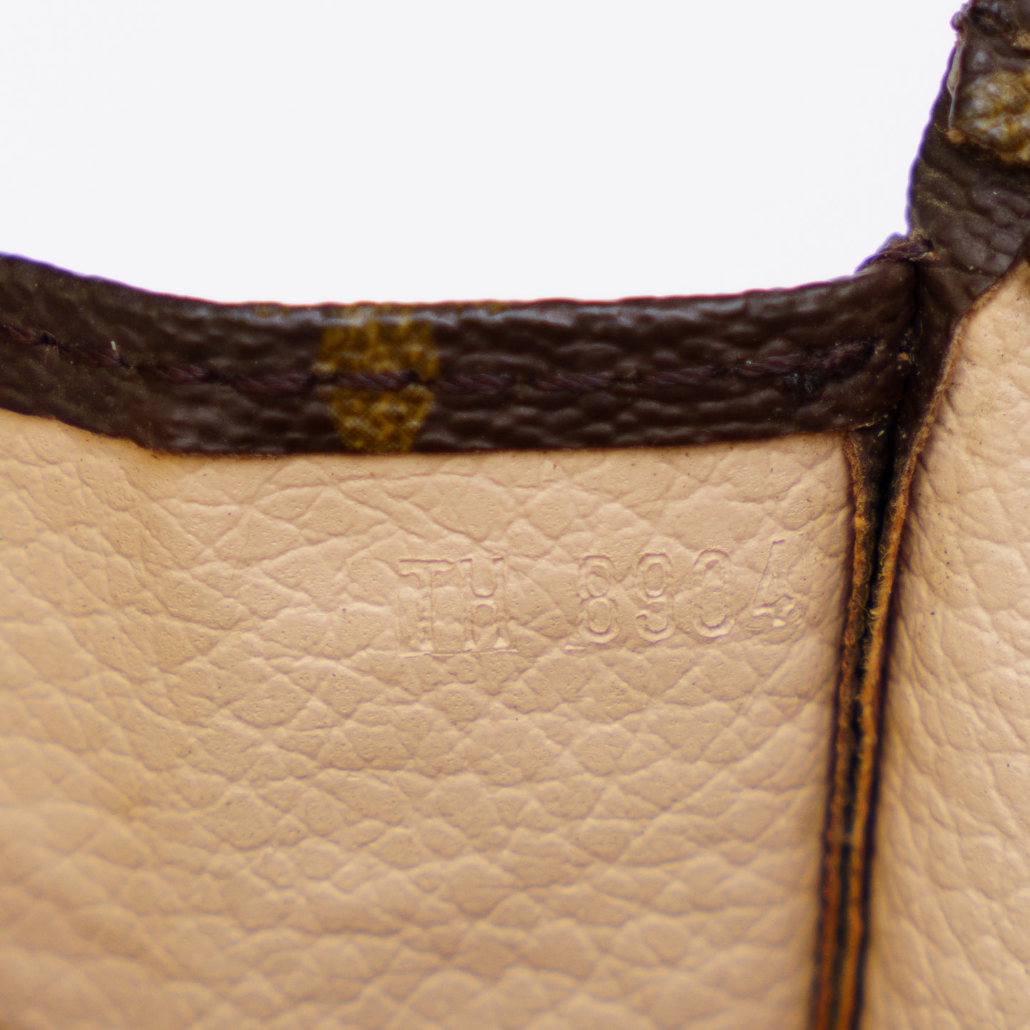 Louis Vuitton 1989 Toiletry Pouch 26 TH8904