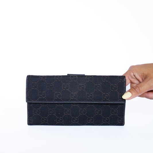 Gucci Wallet in Chocolate Brown Canvas with added chain