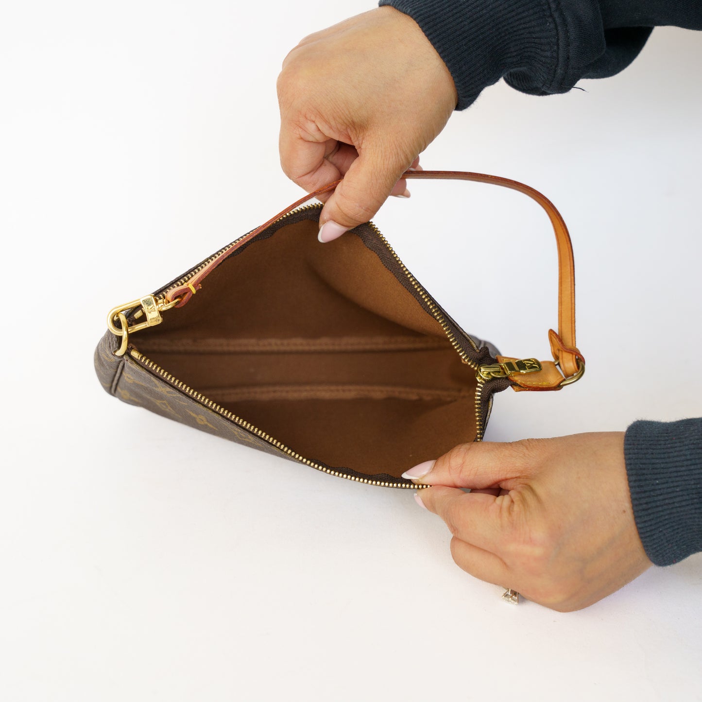 Louis Vuitton Pochette Accessoires in Monogram Canvas VI0011 050526B02
