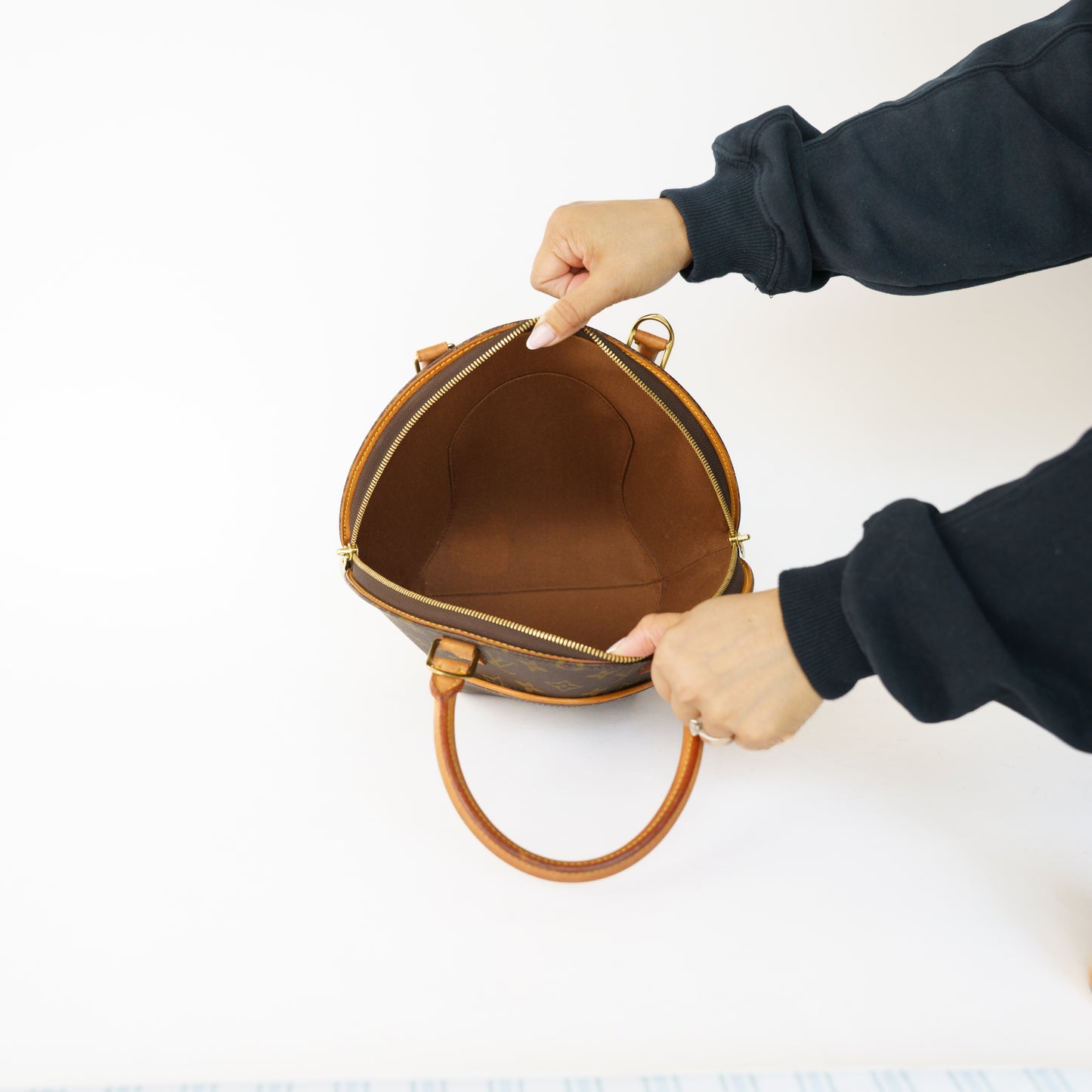 Louis Vuitton Ellipse PM in Monogram MI0020 050526B03