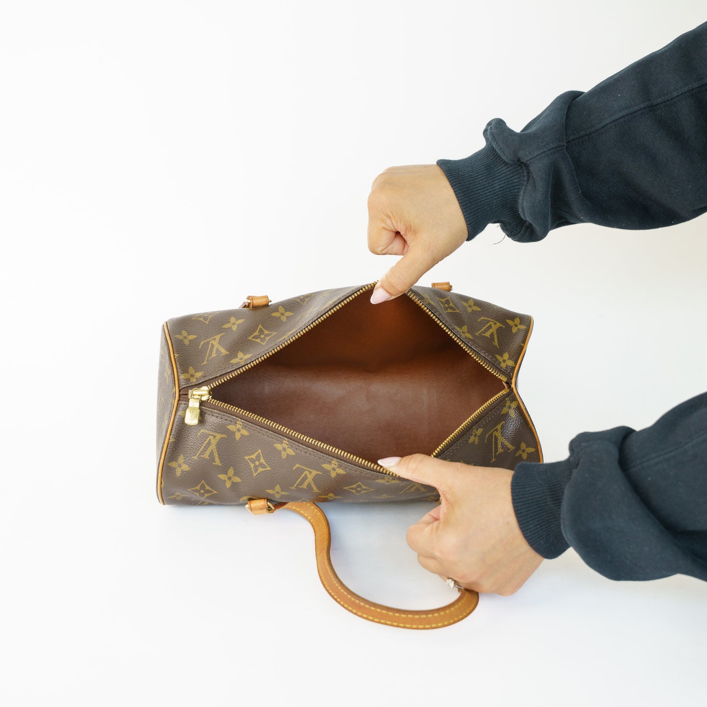 Louis Vuitton Papillon 30 in Monogram 050526Z02