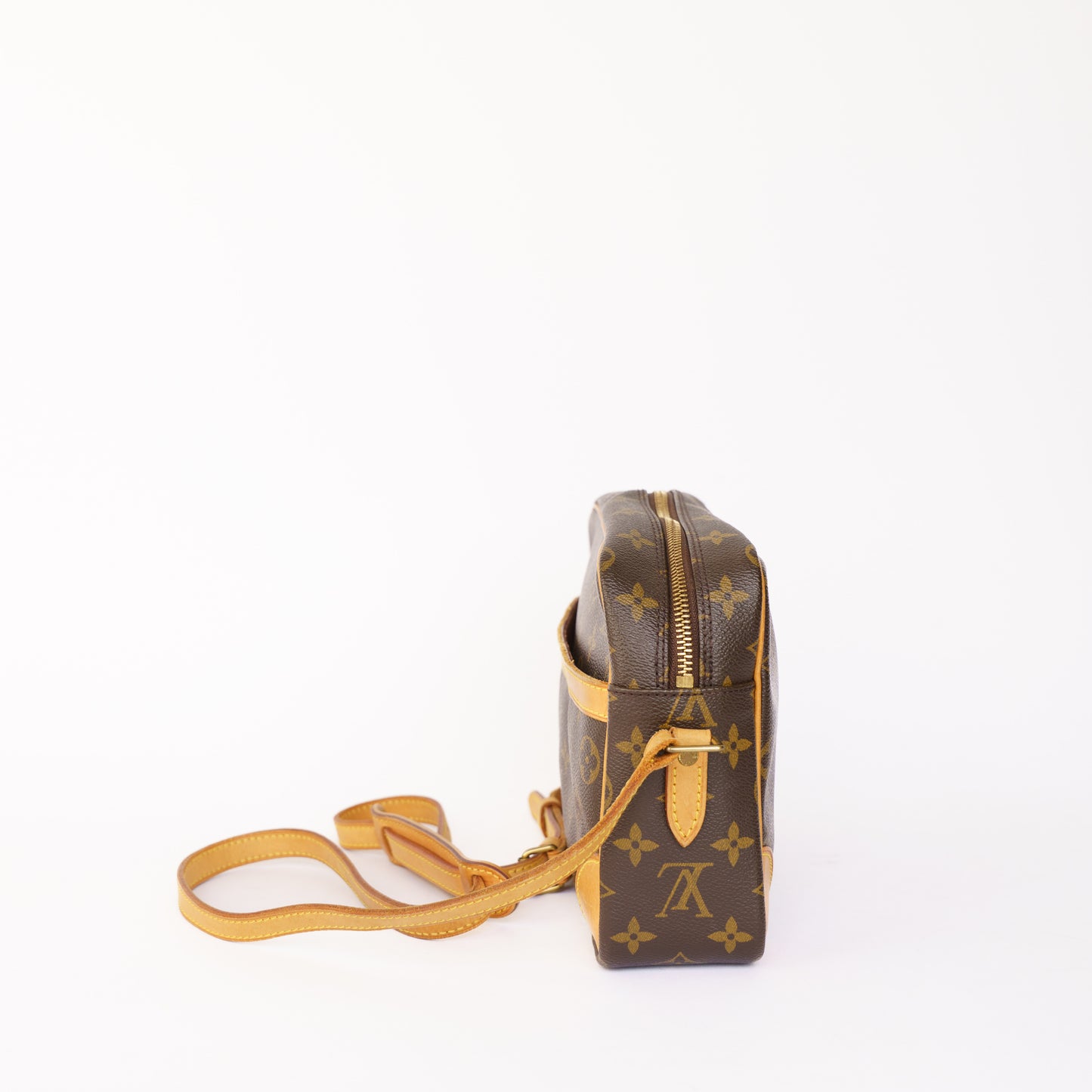 Louis Vuitton Trocadero 27 in Monogram 050526Z50