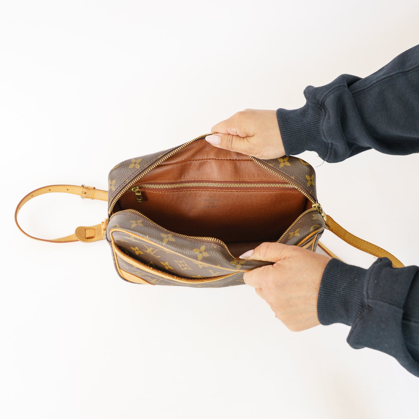 Louis Vuitton Trocadero 27 in Monogram 050526Z50