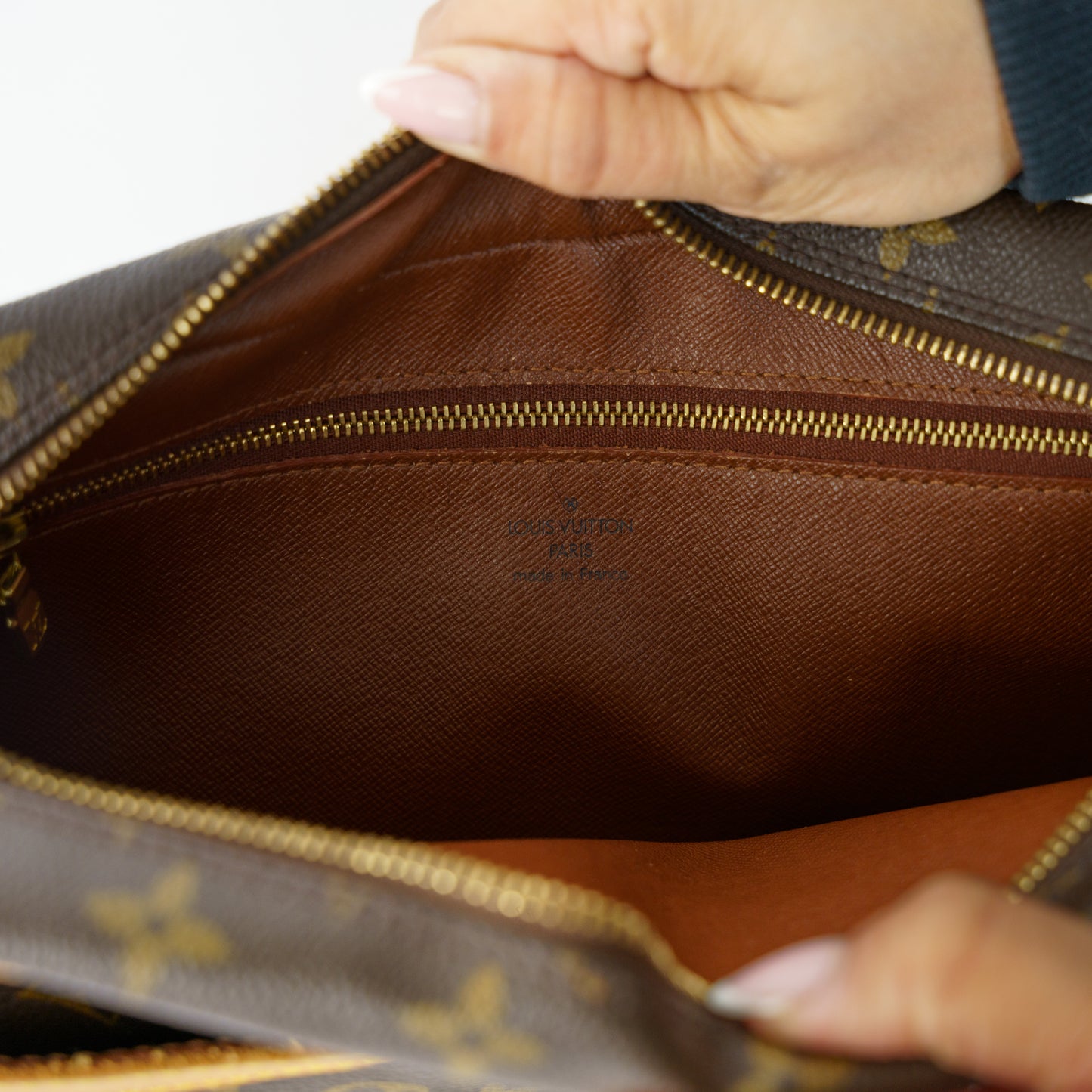 Louis Vuitton Trocadero 27 in Monogram 050526Z50