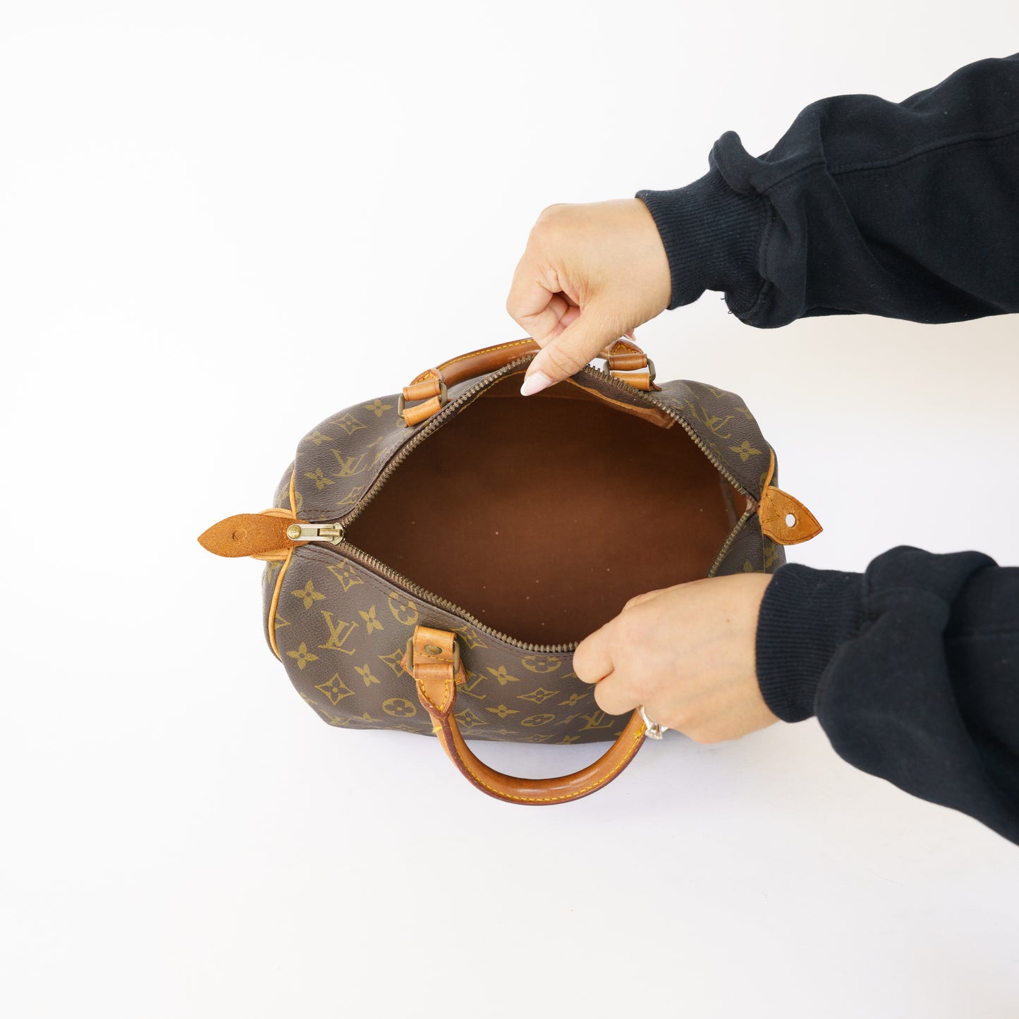 Louis Vuitton Speedy 30 in Monogram  843 MB 050526X05