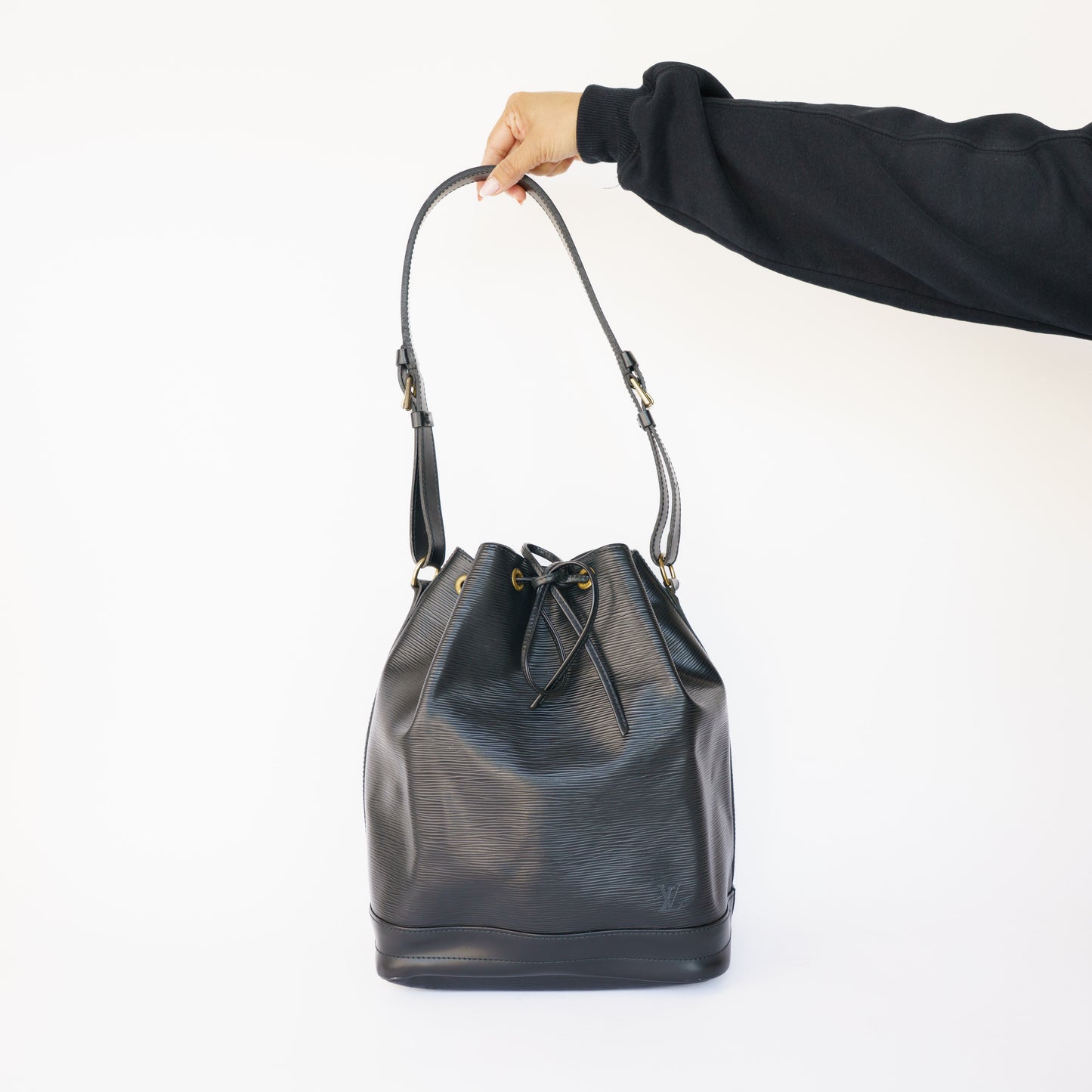 Louis Vuitton Noe Gm Bucket Bag in Black Epi Leather 050526A04