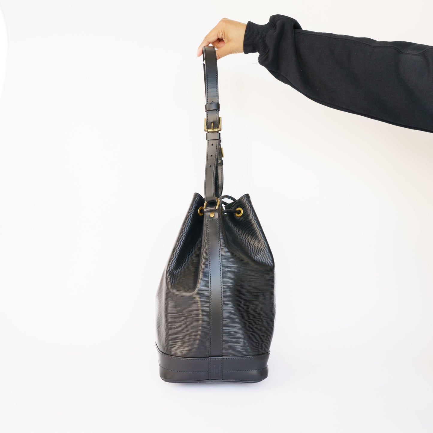 Louis Vuitton Noe Gm Bucket Bag in Black Epi Leather 050526A04