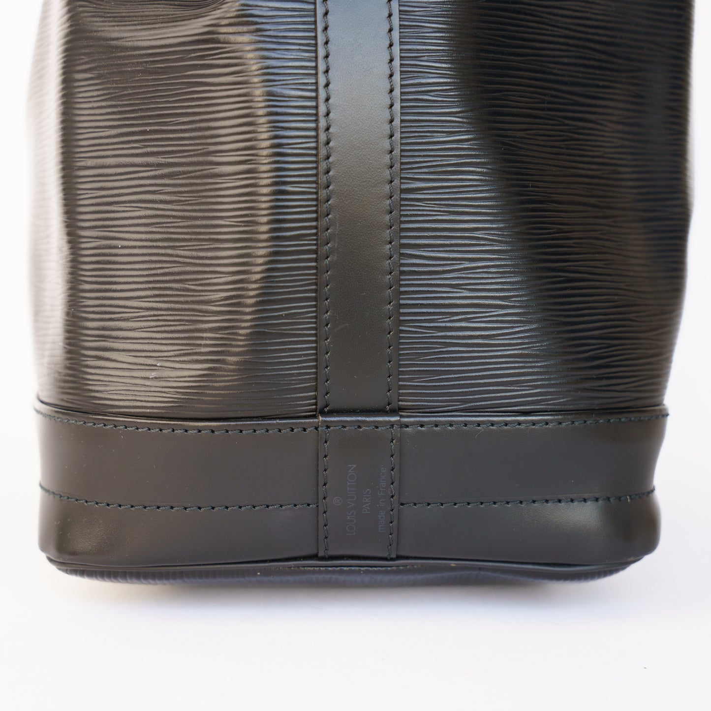 Louis Vuitton Noe Gm Bucket Bag in Black Epi Leather 050526A04