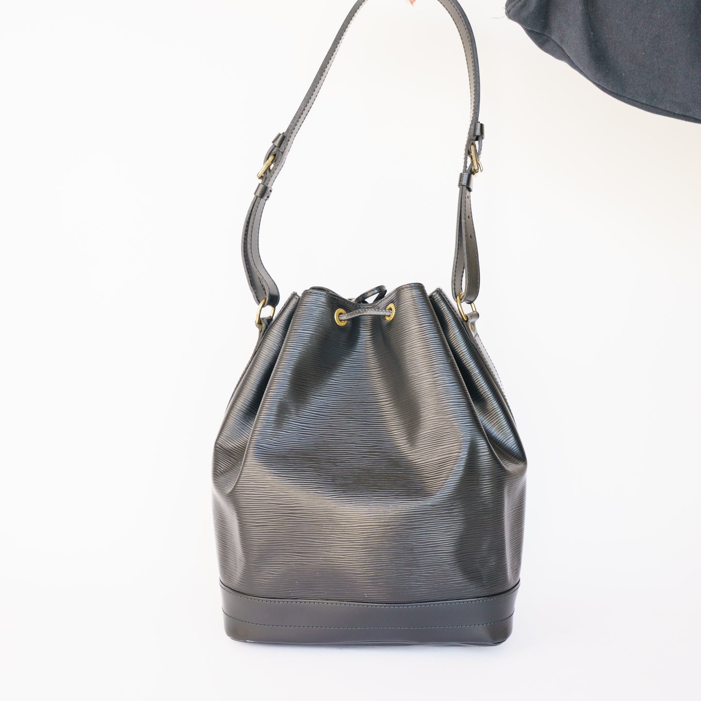 Louis Vuitton Noe Gm Bucket Bag in Black Epi Leather 050526A04