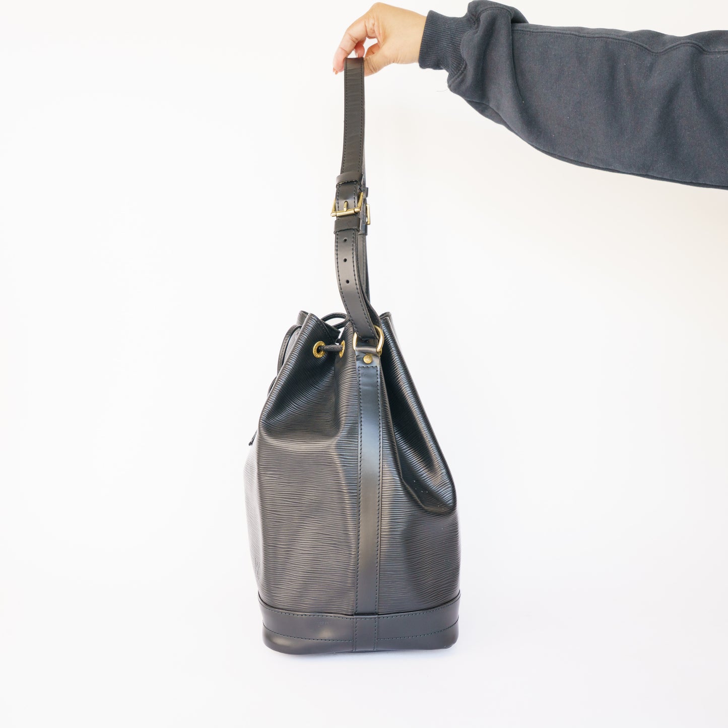 Louis Vuitton Noe Gm Bucket Bag in Black Epi Leather 050526A04