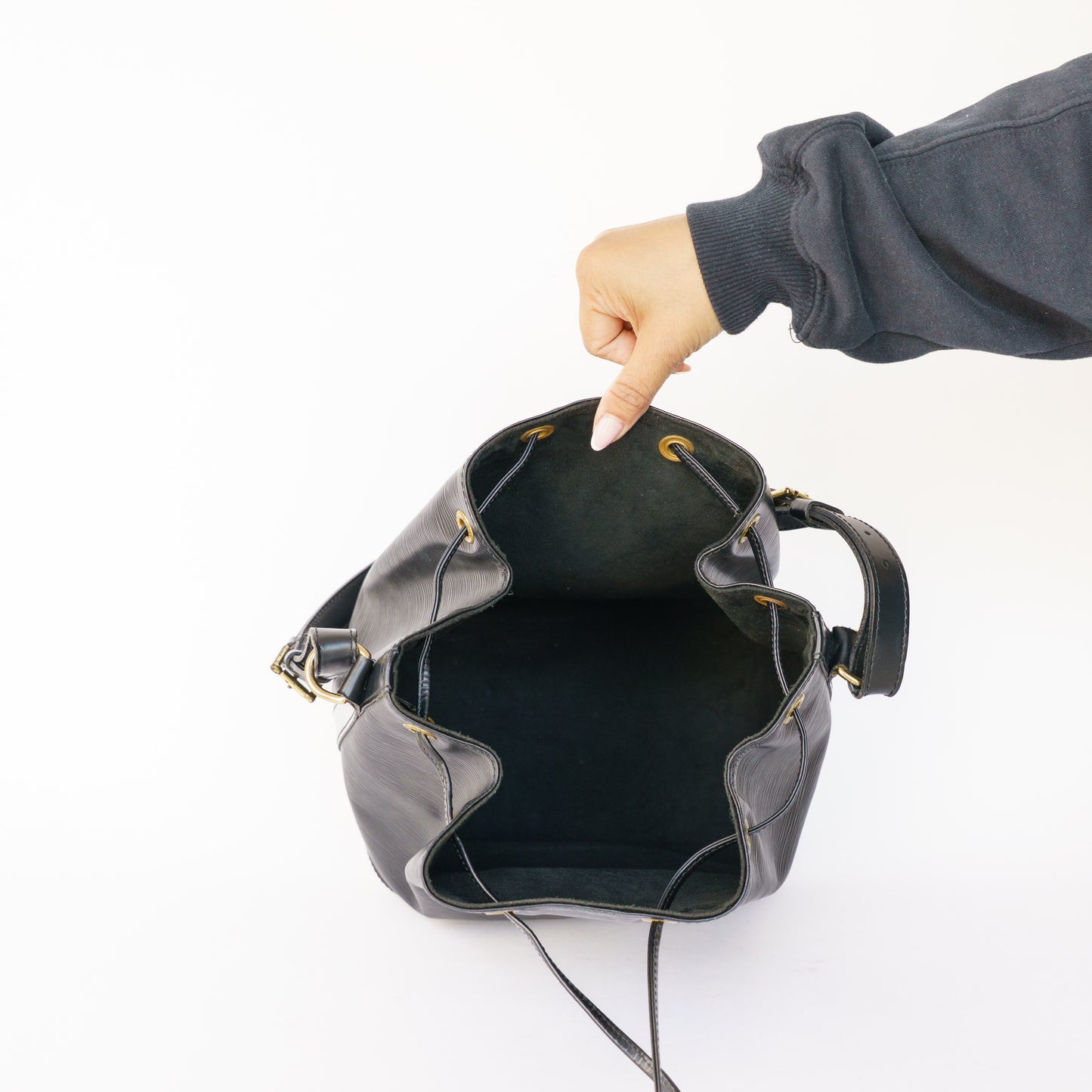 Louis Vuitton Noe Gm Bucket Bag in Black Epi Leather 050526A04