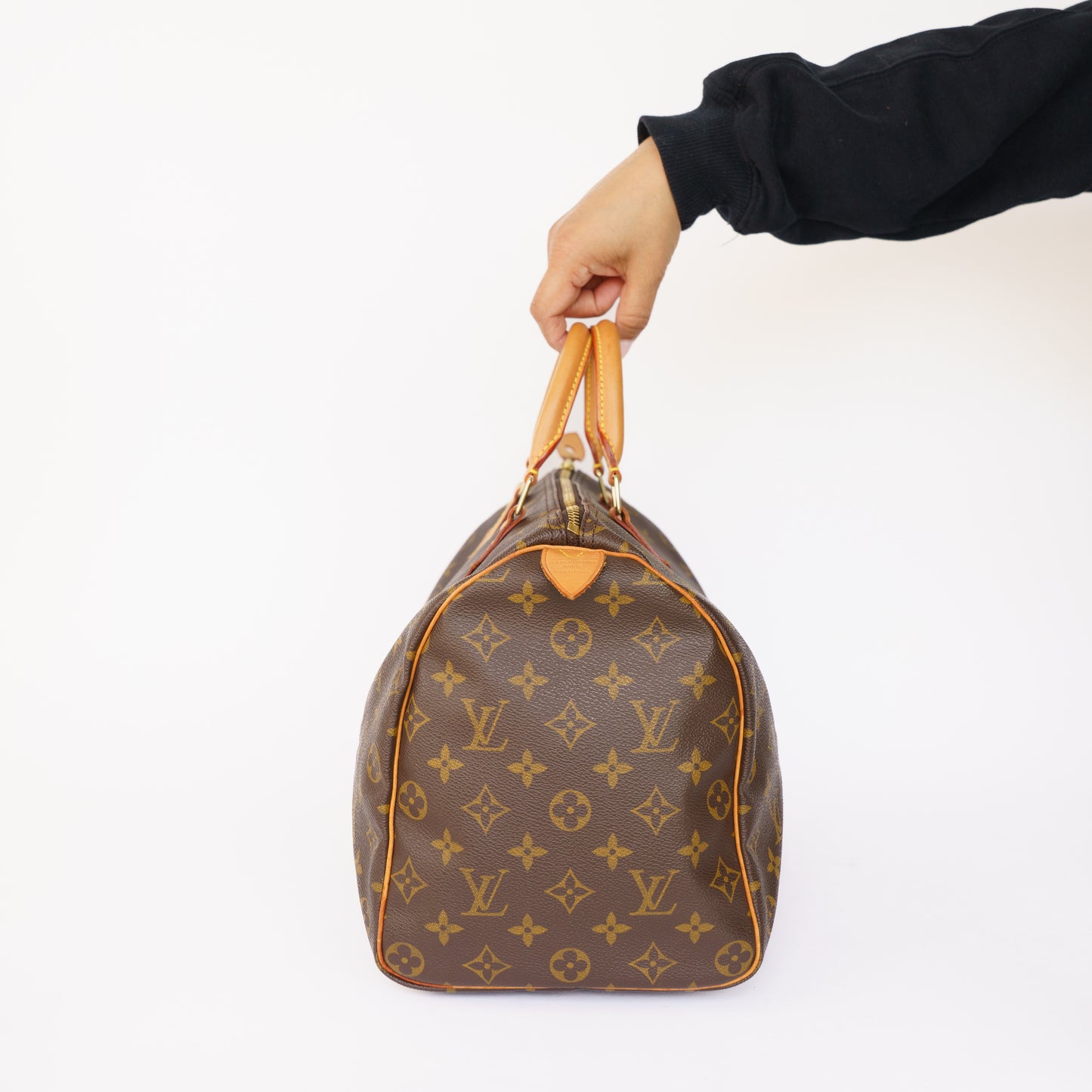 Louis Vuitton Speedy 35 in Monogram 050526Z13