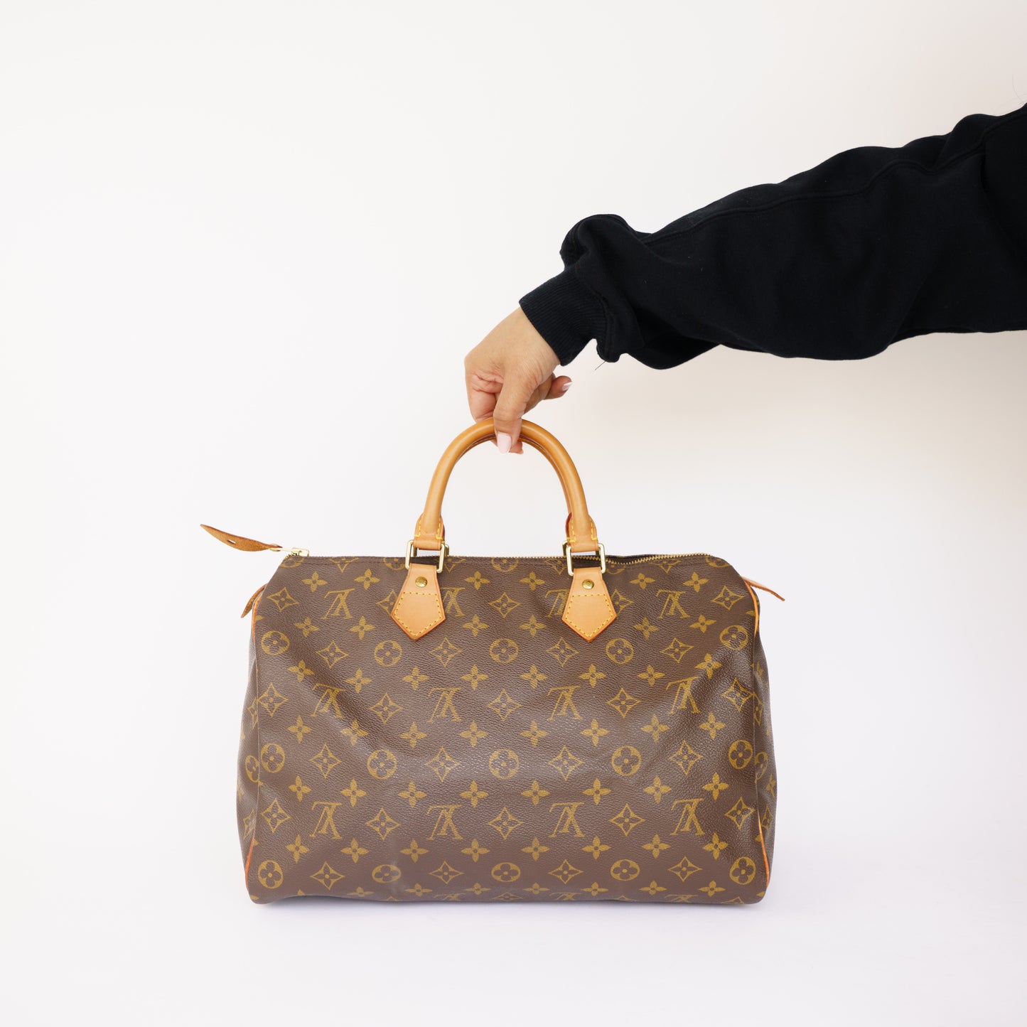 Louis Vuitton Speedy 35 in Monogram 050526Z13