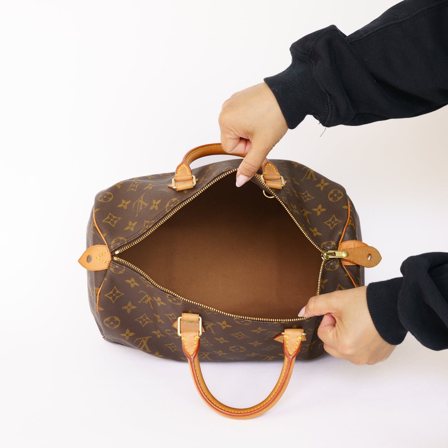 Louis Vuitton Speedy 35 in Monogram 050526Z13