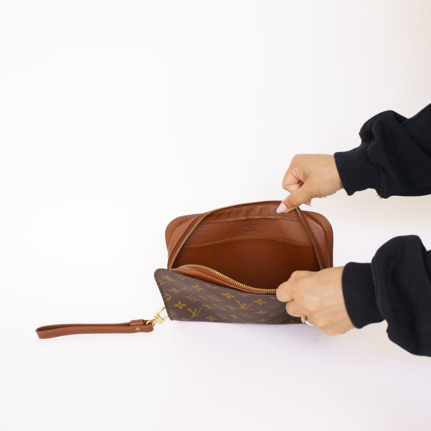 Louis Vuitton Orsay Clutch in Monogram 050526Z09