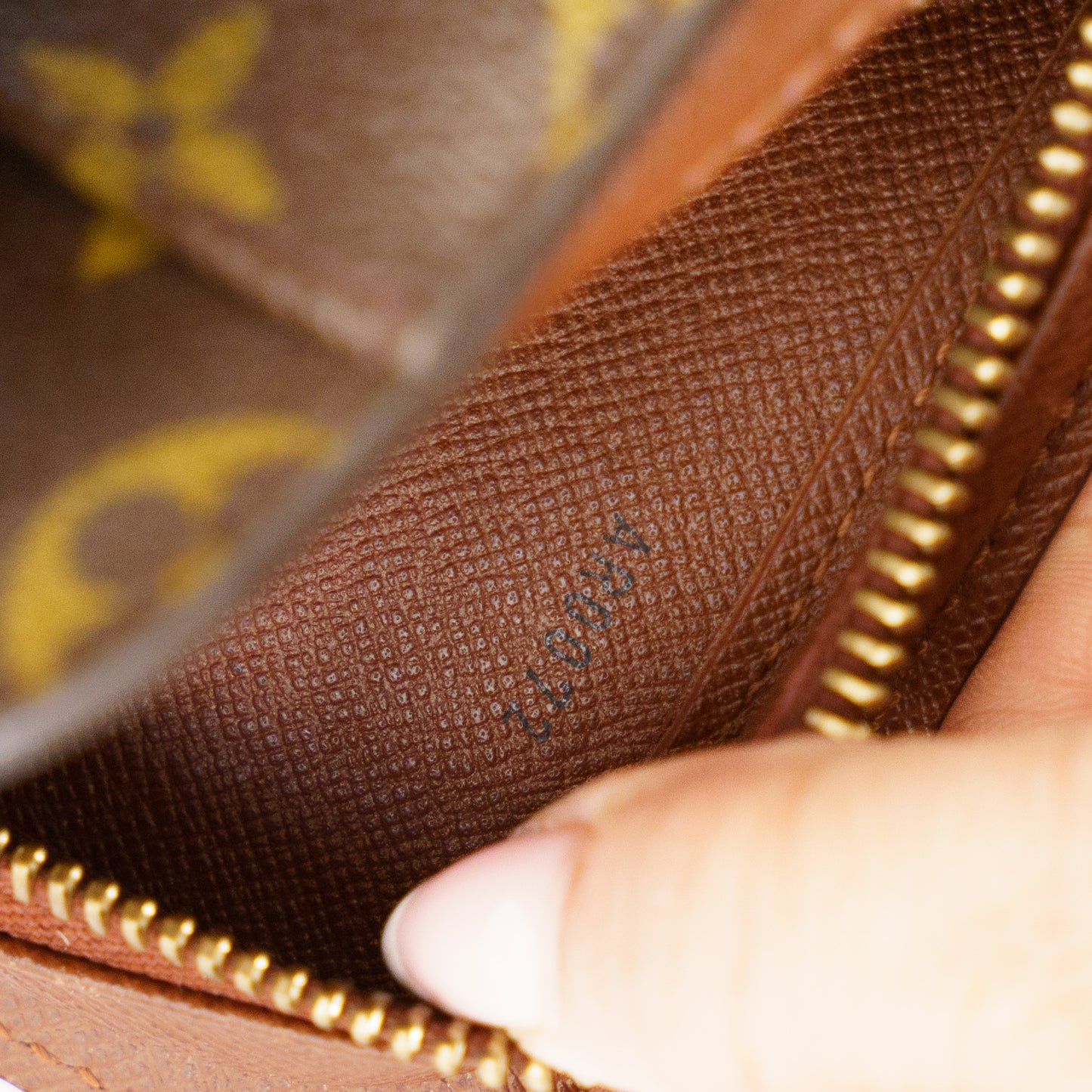 Louis Vuitton Orsay Clutch in Monogram 050526Z09