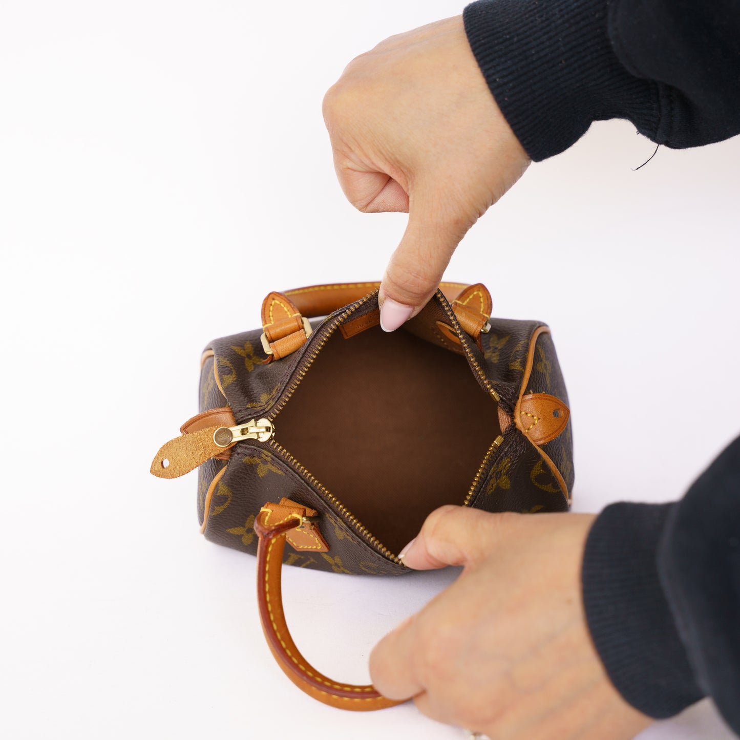 Louis Vuitton Mini Speedy in Monogram 050526Z08