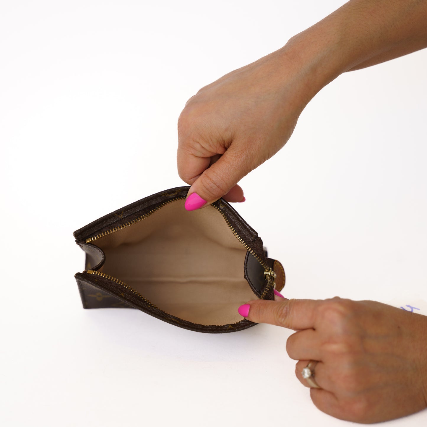 Louis Vuitton Toiletry Pouch 15 Monogram DU0064