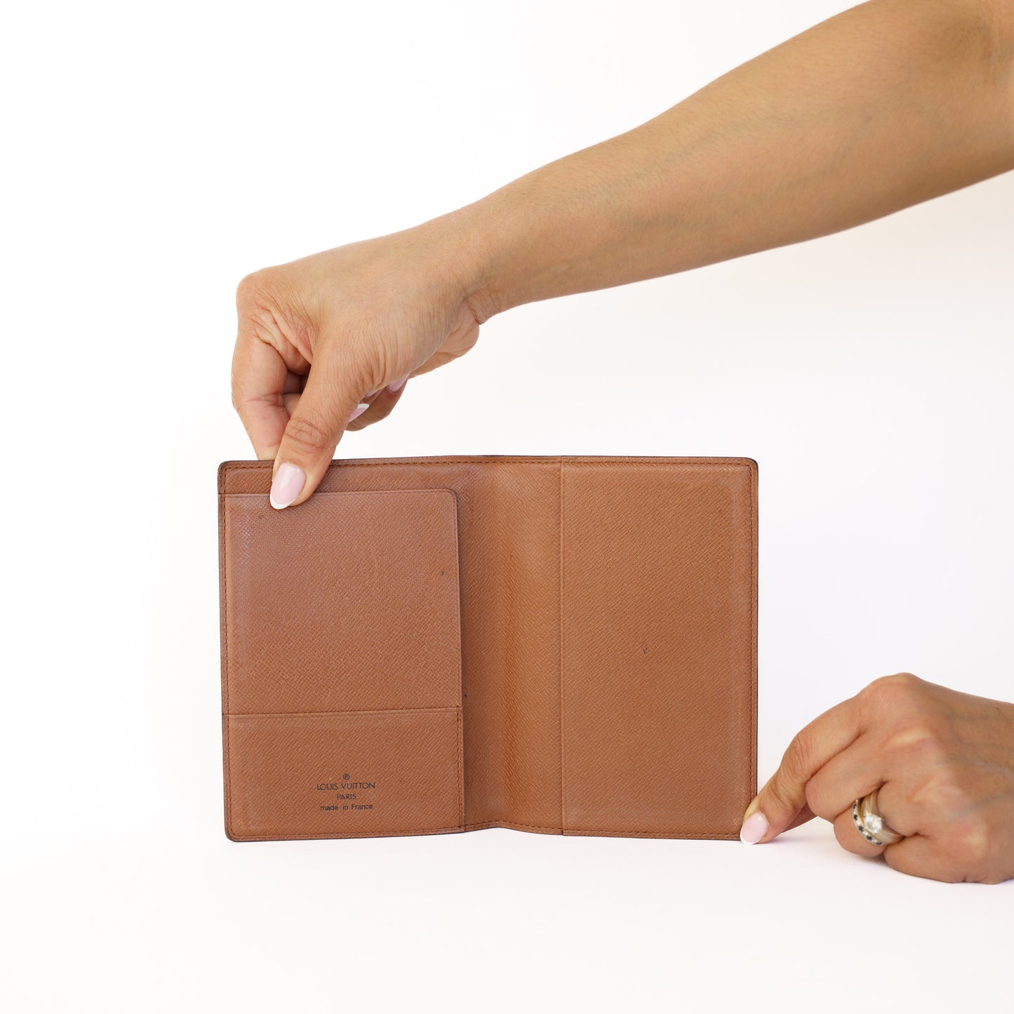 Louis Vuitton Passport Holder Monogram 050326B14