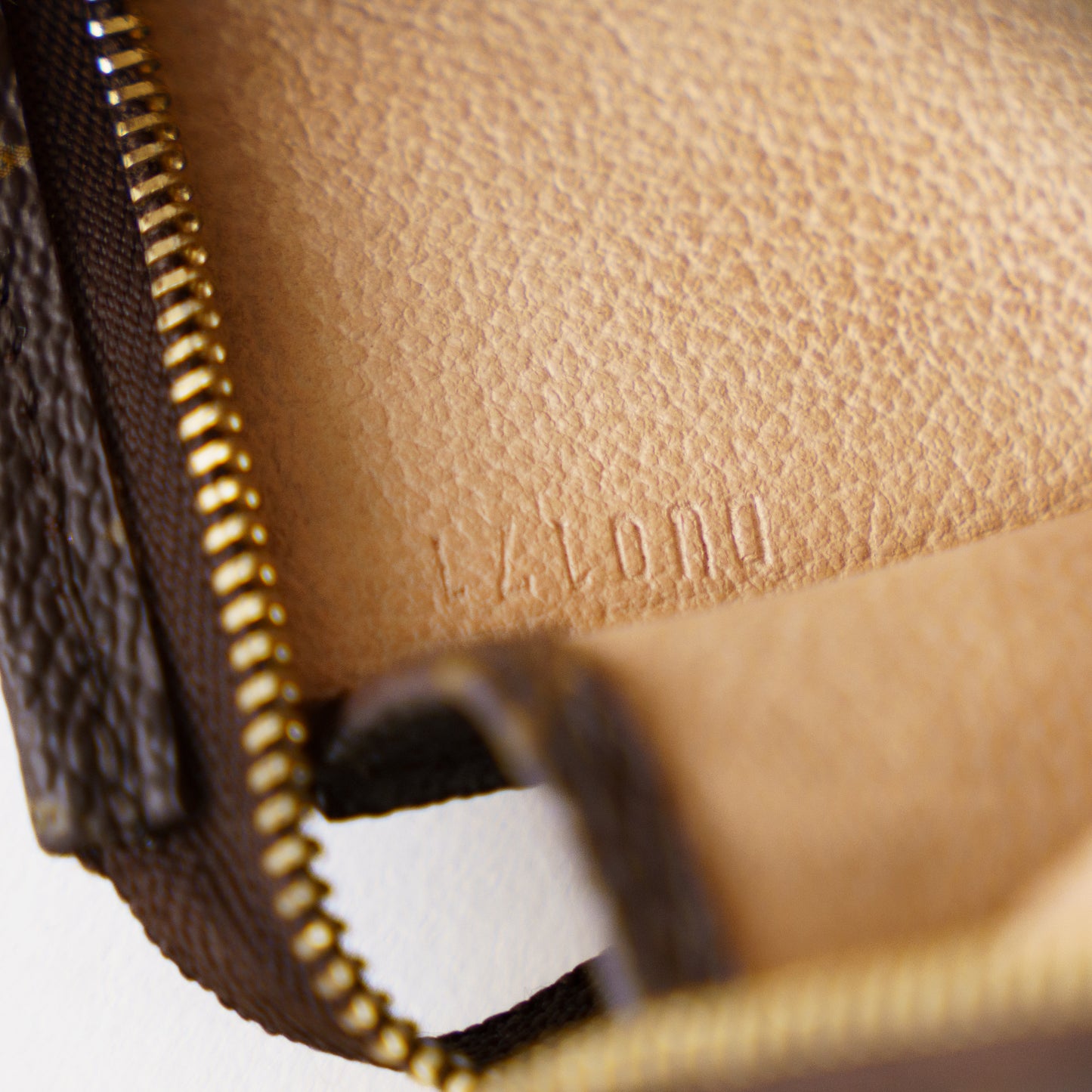 Louis Vuitton Toiletry Pouch 15 DU0171 050326B18