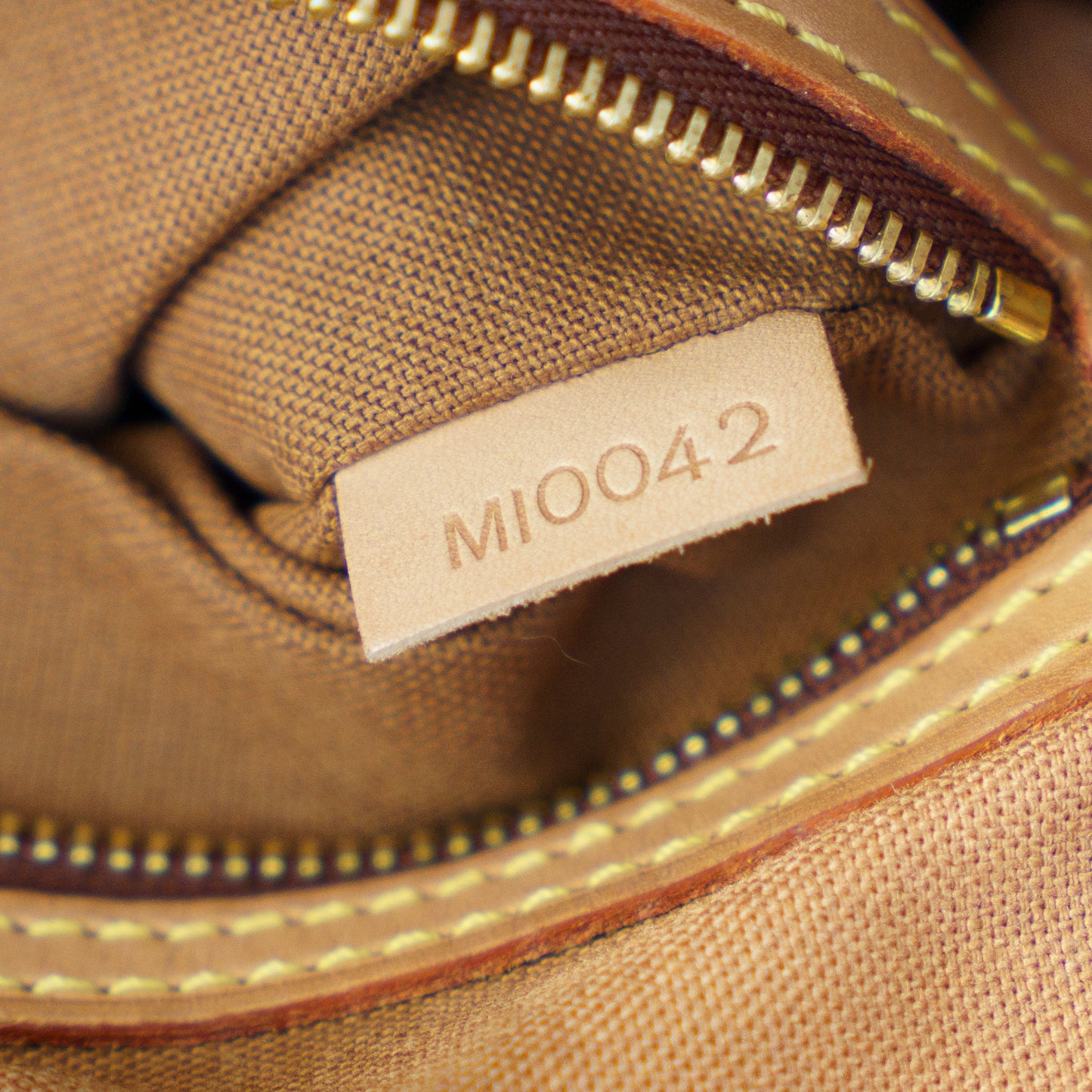Louis Vuitton Looping PM Monogram MI0042 050326B01