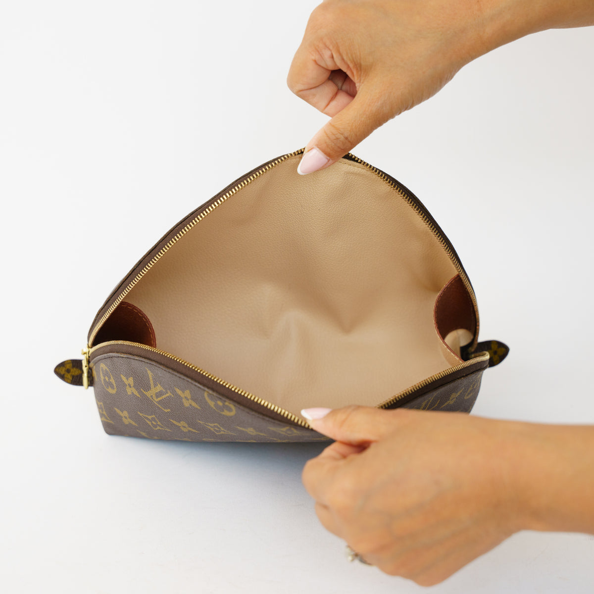 RARE Louis Vuitton 2002 Trousse Demi Ronde Cosmetic Pouch 061026A13