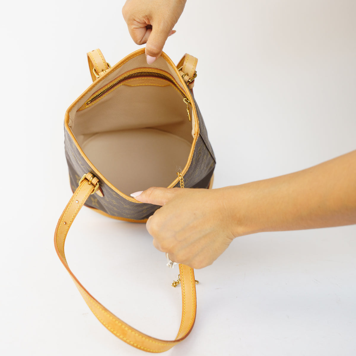 Louis Vuitton 2001 Petit Marais Bucket Bag in Monogram 061026A15