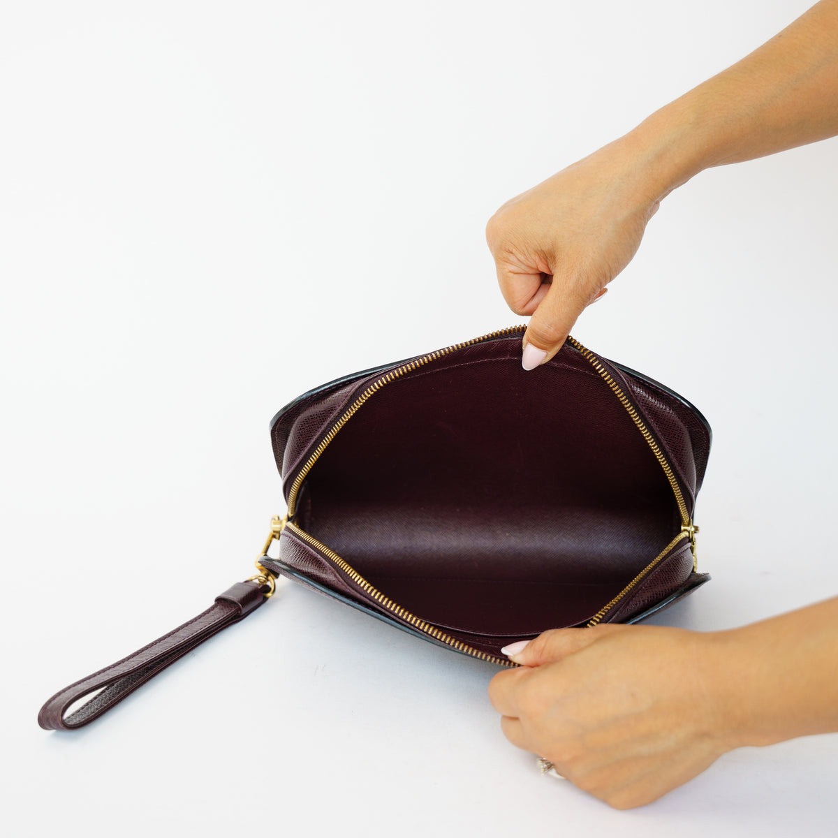 Louis Vuitton 1998 Orsay Clutch in Burgundy Taiga Leather 061026P12