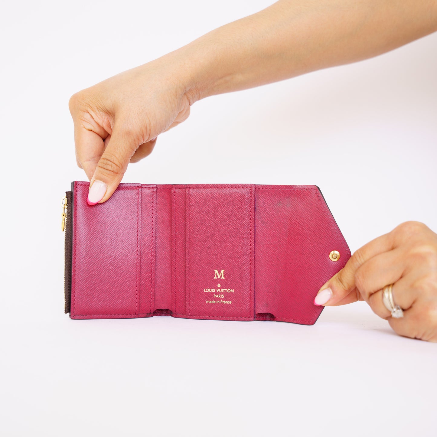 Louis Vuitton Zoe Wallet in Monogram with Fuschia Leather M. Initial