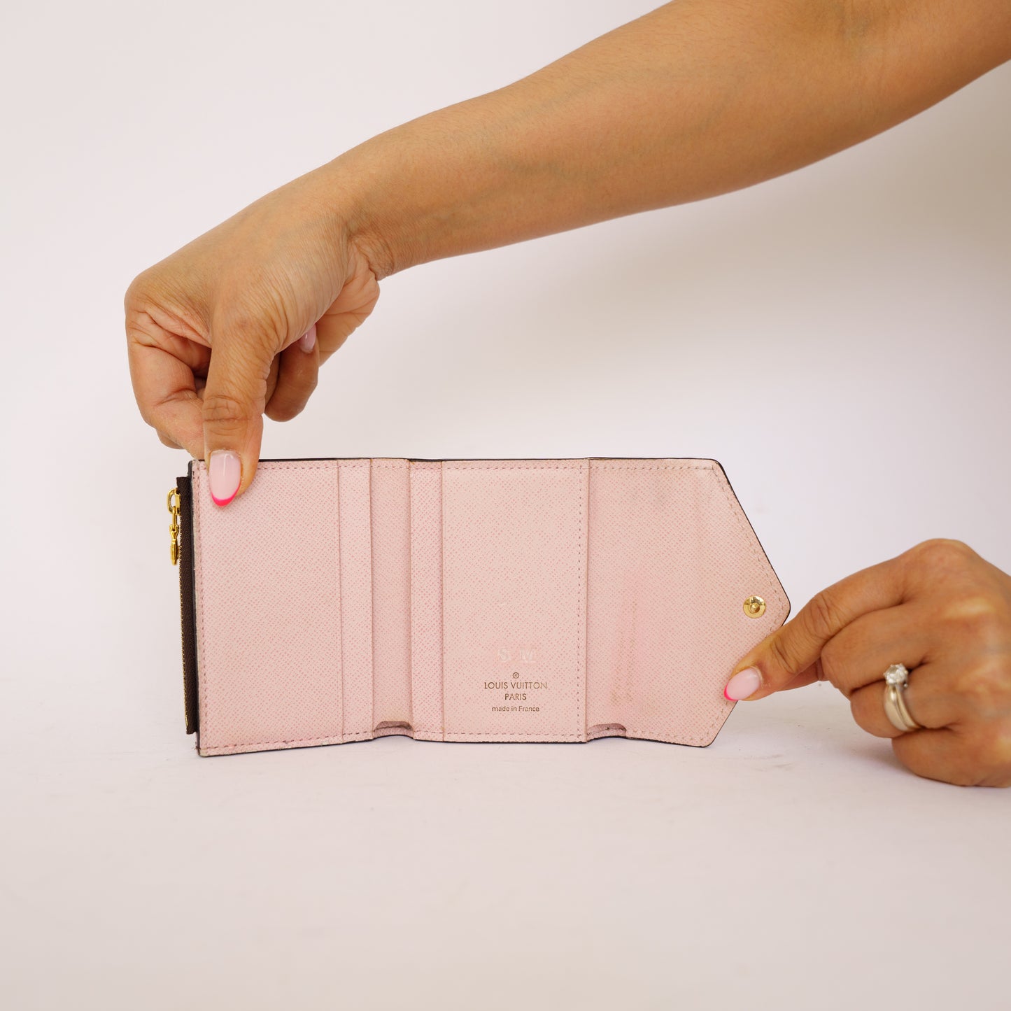 Louis Vuitton Zoe Wallet Rose Ballerine in Monogram 090426B14
