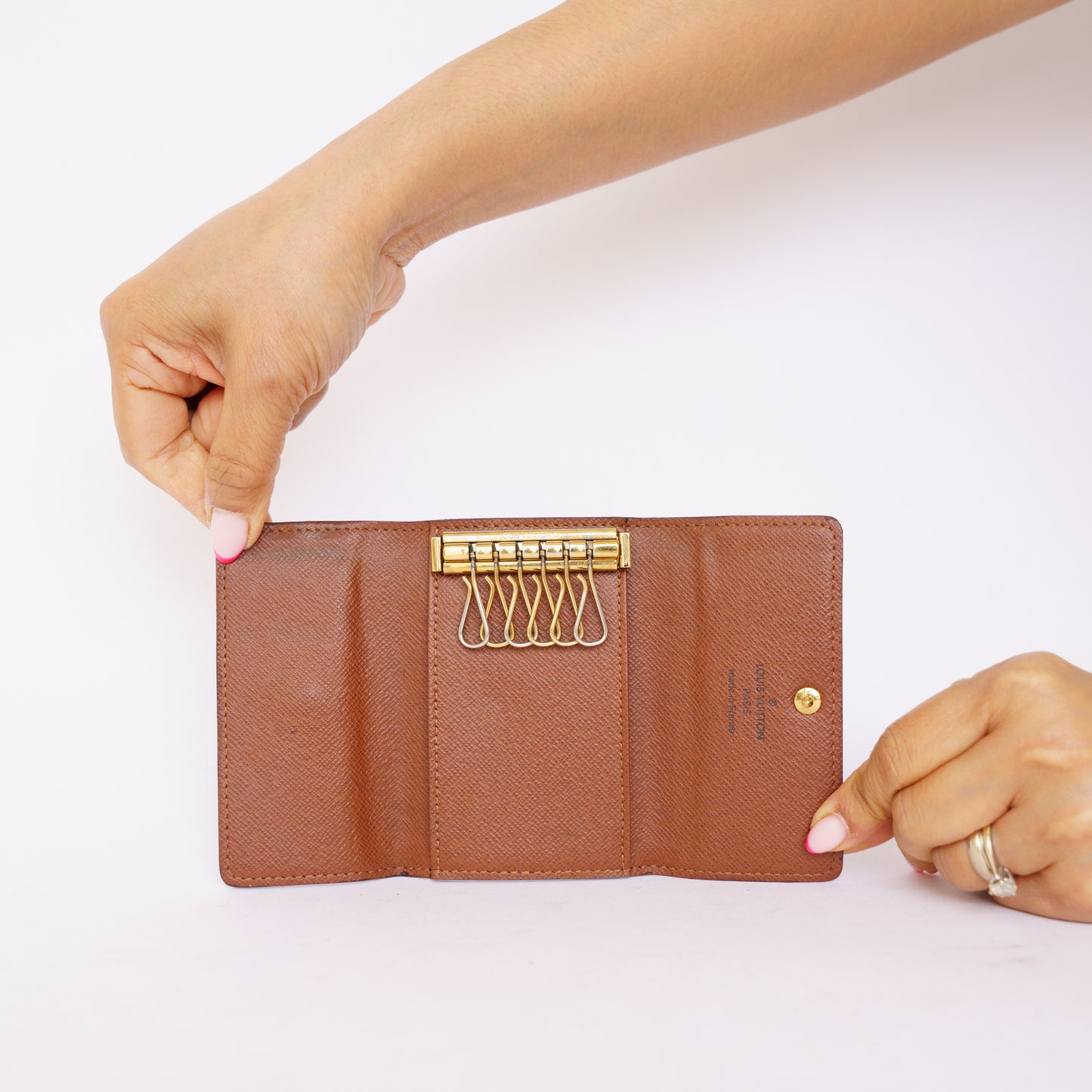 Louis Vuitton 6 Key Holder in Monogram 090426B24