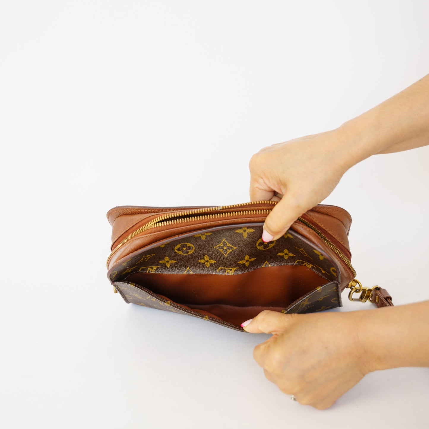 Louis Vuitton Orsay Clutch in Monogram AR1012