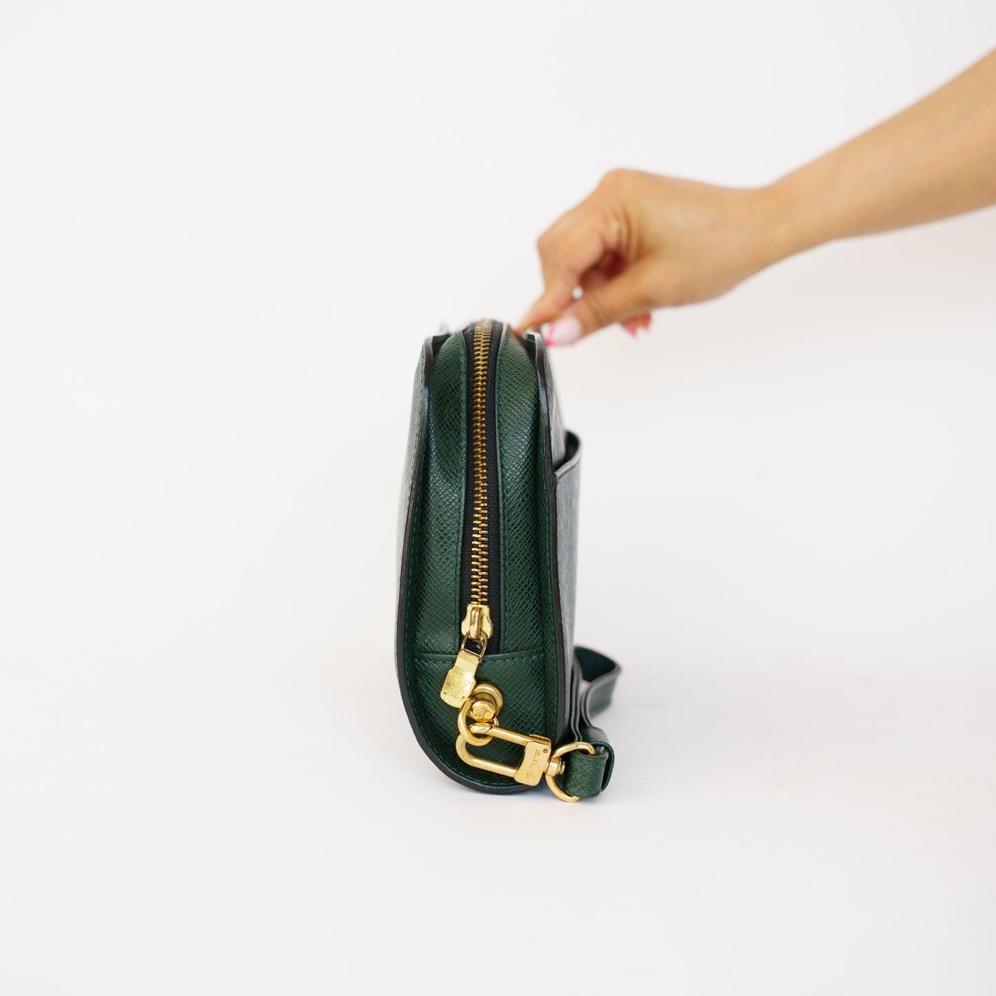 Louis Vuitton Orsay Clutch in Green Taiga Leather VI1907