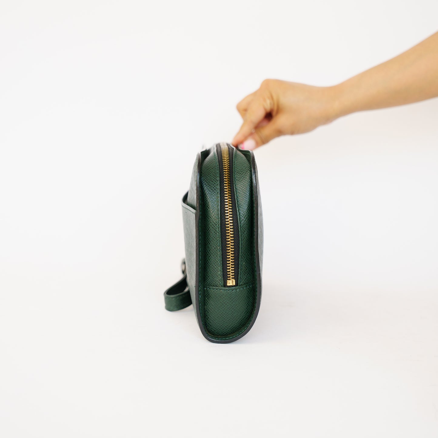 Louis Vuitton Orsay Clutch in Green Taiga Leather VI1907