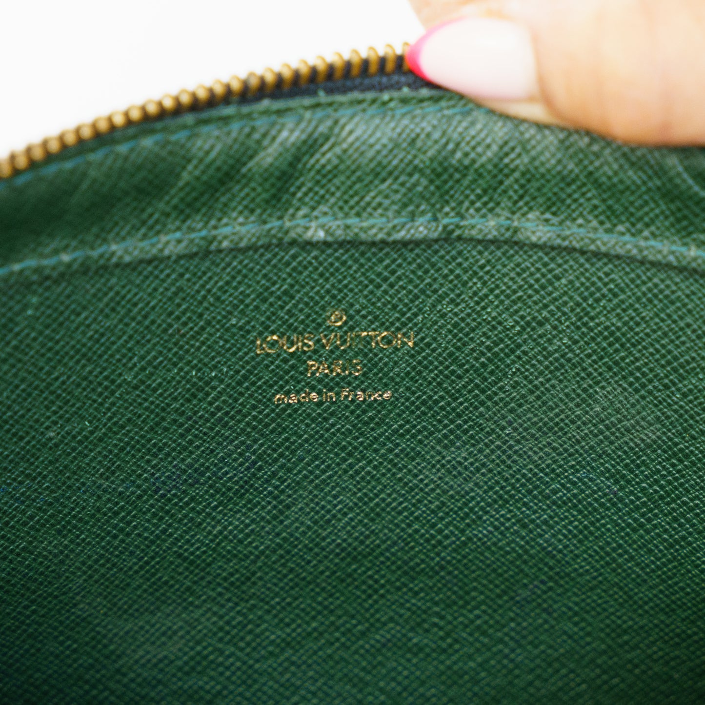 Louis Vuitton Orsay Clutch in Green Taiga Leather VI1907