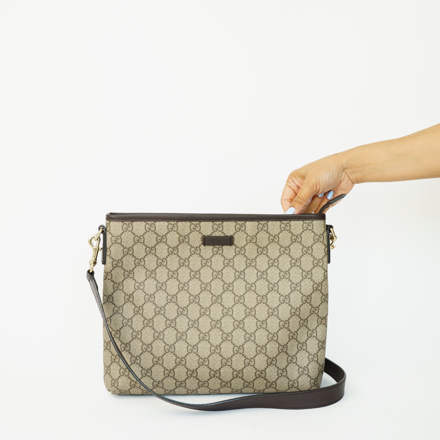Gucci GG Supreme Medium Messenger Bag 090626S13