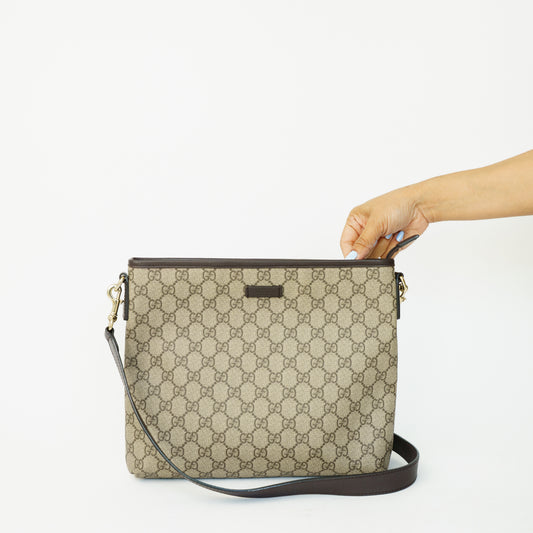 Gucci GG Supreme Medium Messenger Bag 090626S13