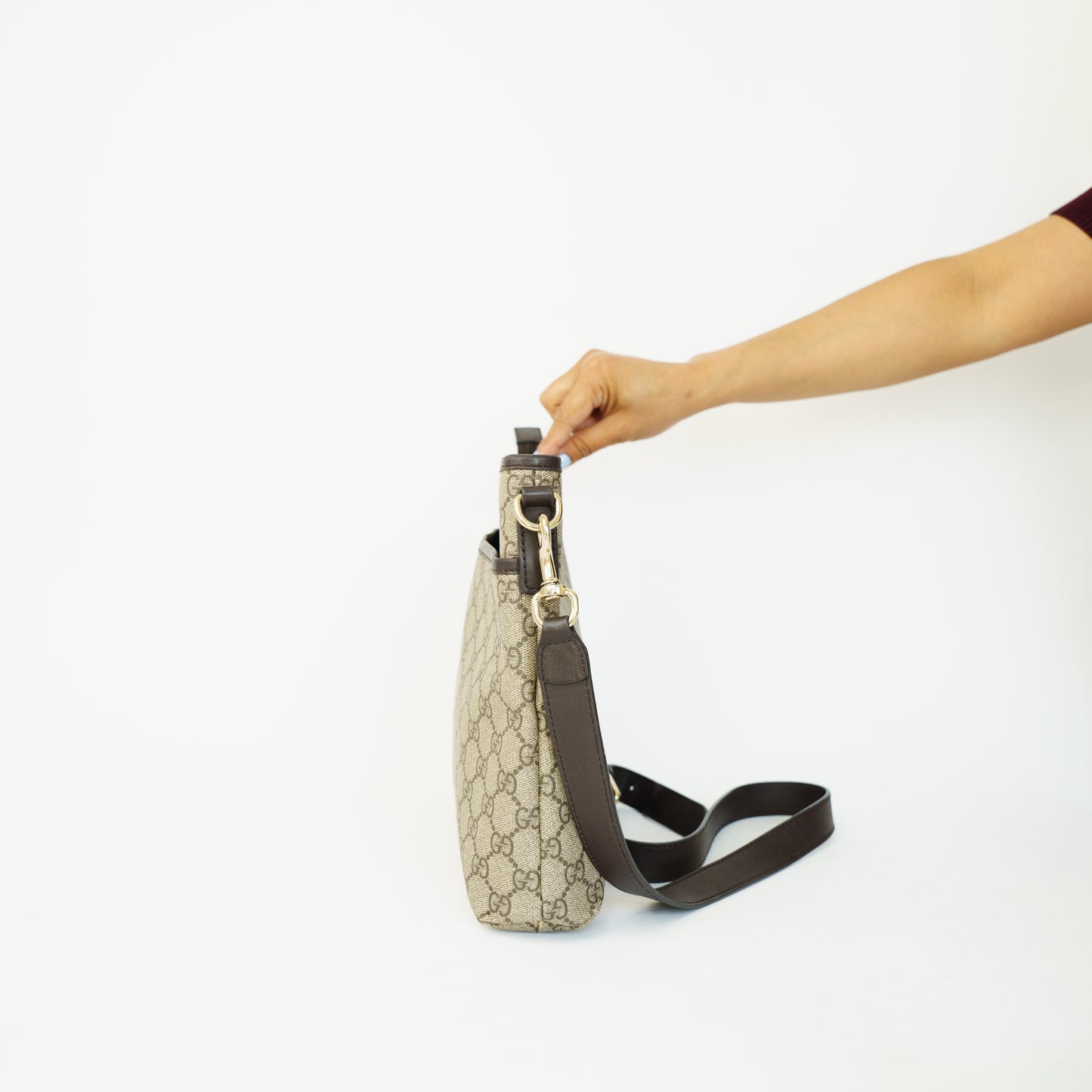 Gucci GG Supreme Medium Messenger Bag 090626S13