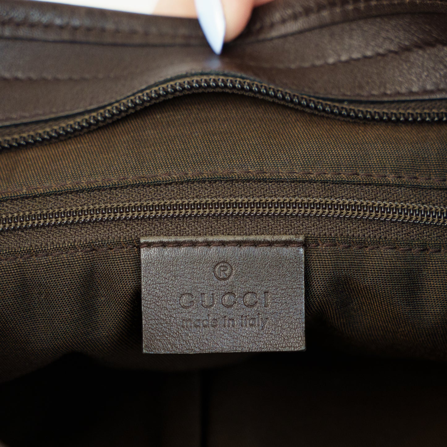 Gucci GG Supreme Medium Messenger Bag 090626S13