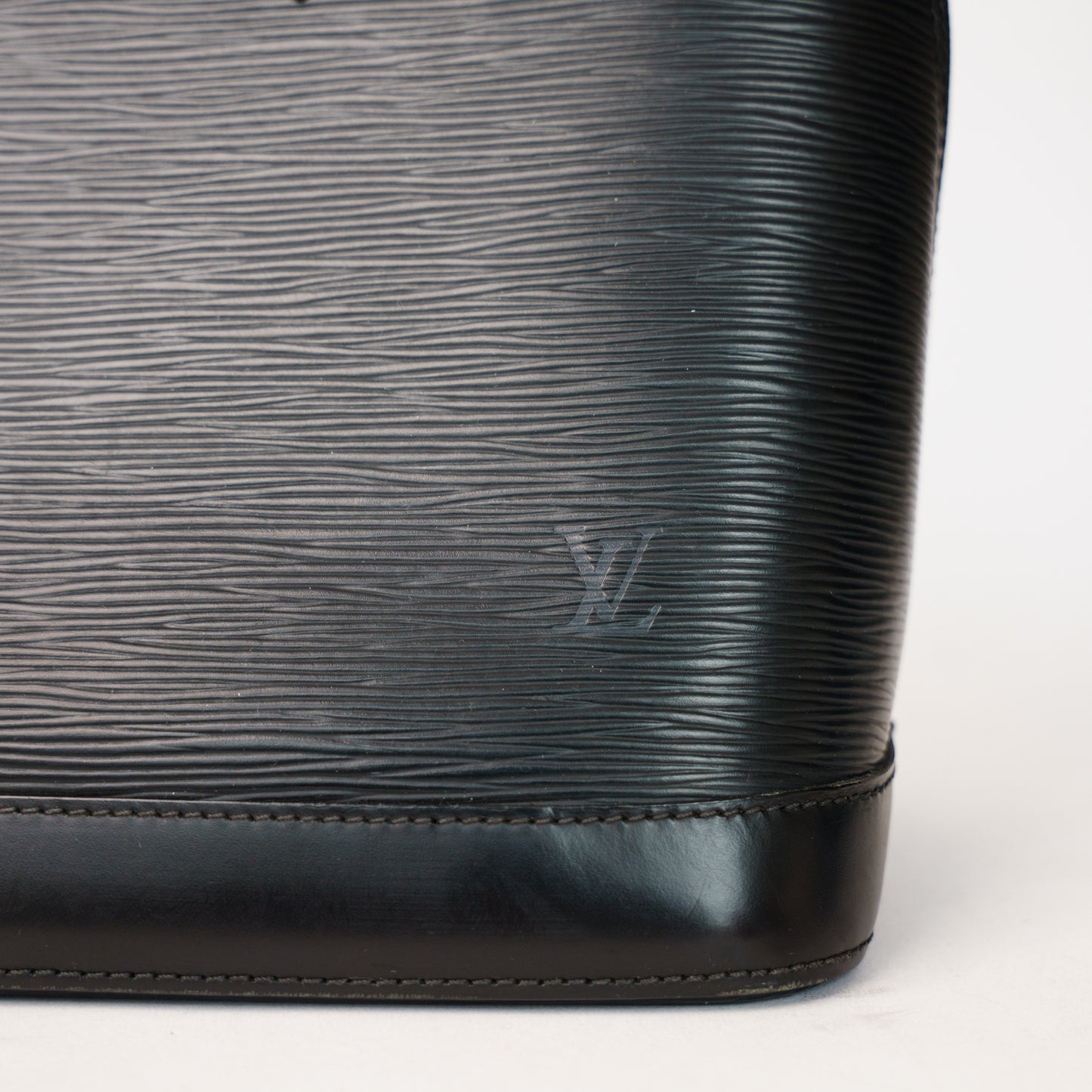 Louis Vuitton Alma PM in Black Epi FL1005 090626S06