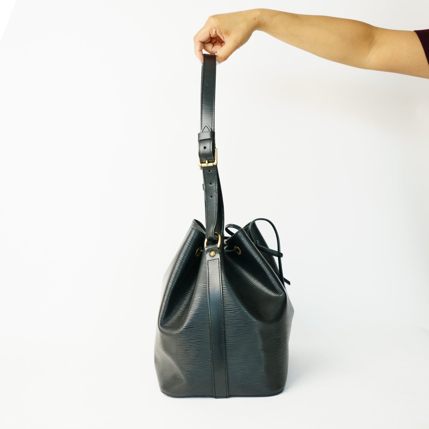 Louis Vuitton Noe PM Bucket Bag in Black Epi Leather AR0957 090626S07