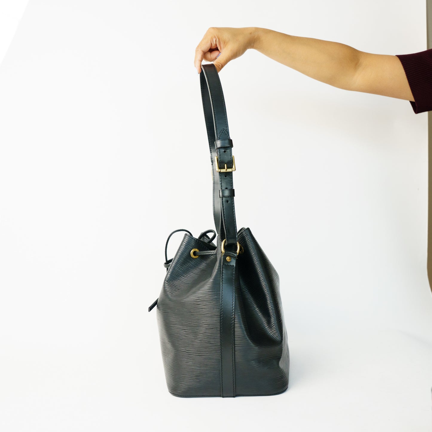 Louis Vuitton Noe PM Bucket Bag in Black Epi Leather AR0957 090626S07