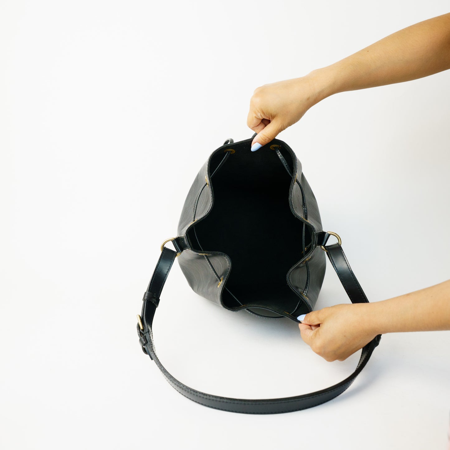 Louis Vuitton Noe PM Bucket Bag in Black Epi Leather AR0957 090626S07