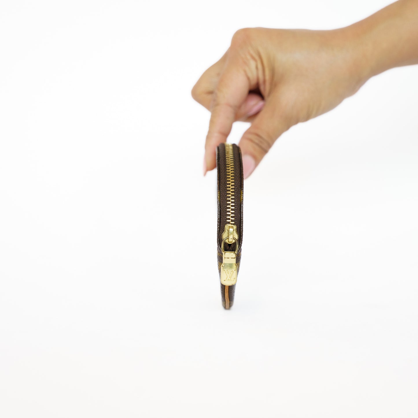 Louis Vuitton Round Coin Purse in Monogram 111225B22