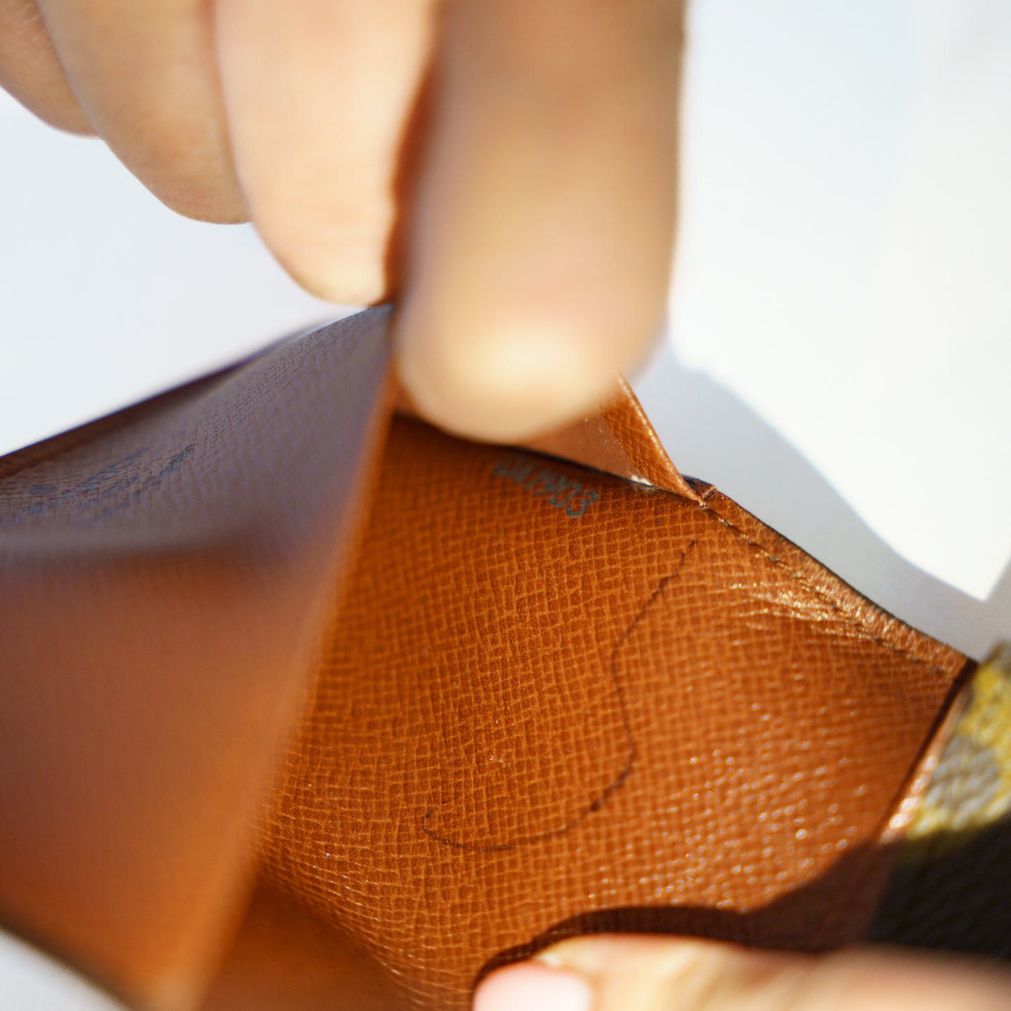 Louis Vuitton Business Card Holder in Monogram 111225B25