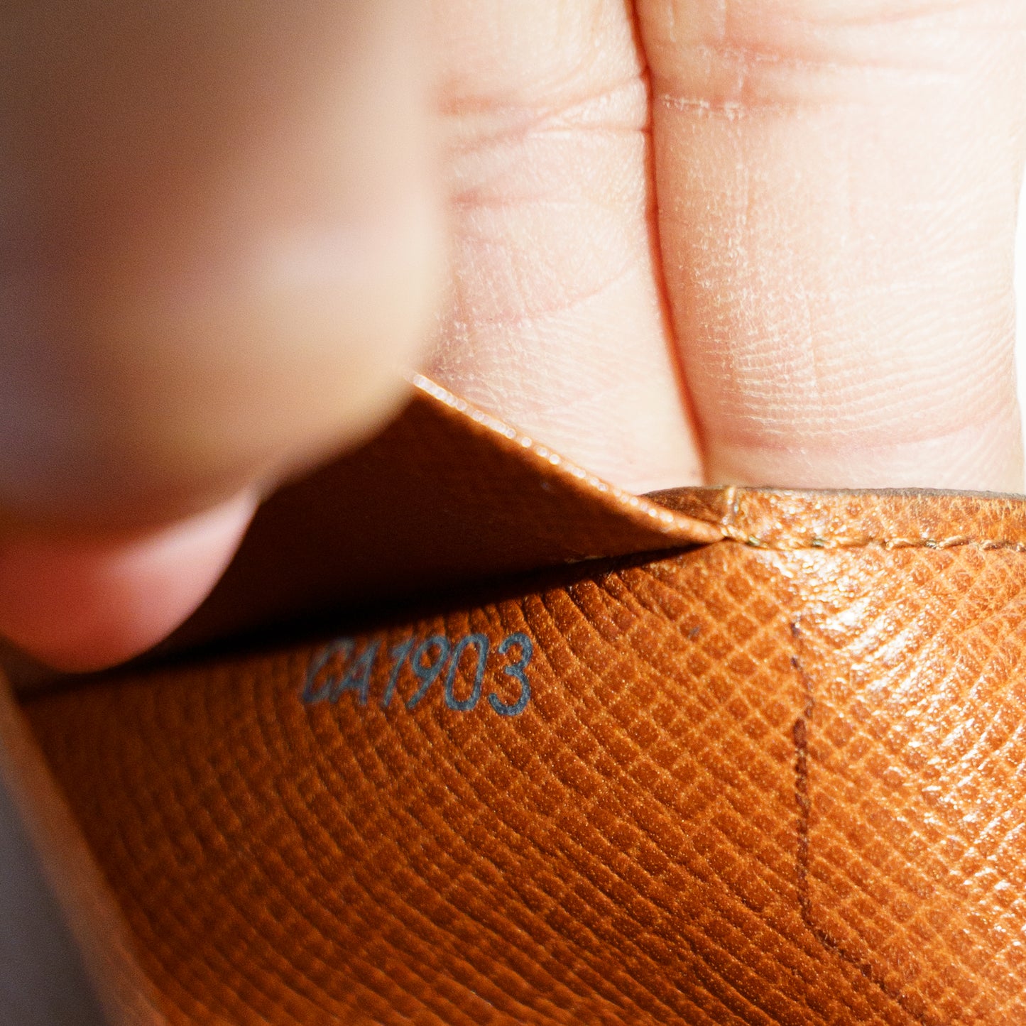 Louis Vuitton Business Card Holder in Monogram 111225B25