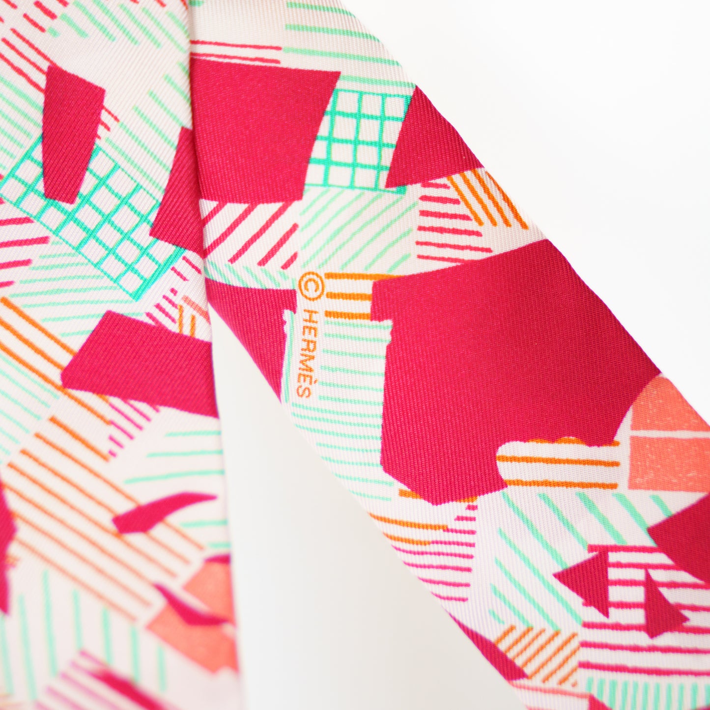 Hermes Twilly Cavalcadour Mroninng Framboise Rose Silk 111225B46