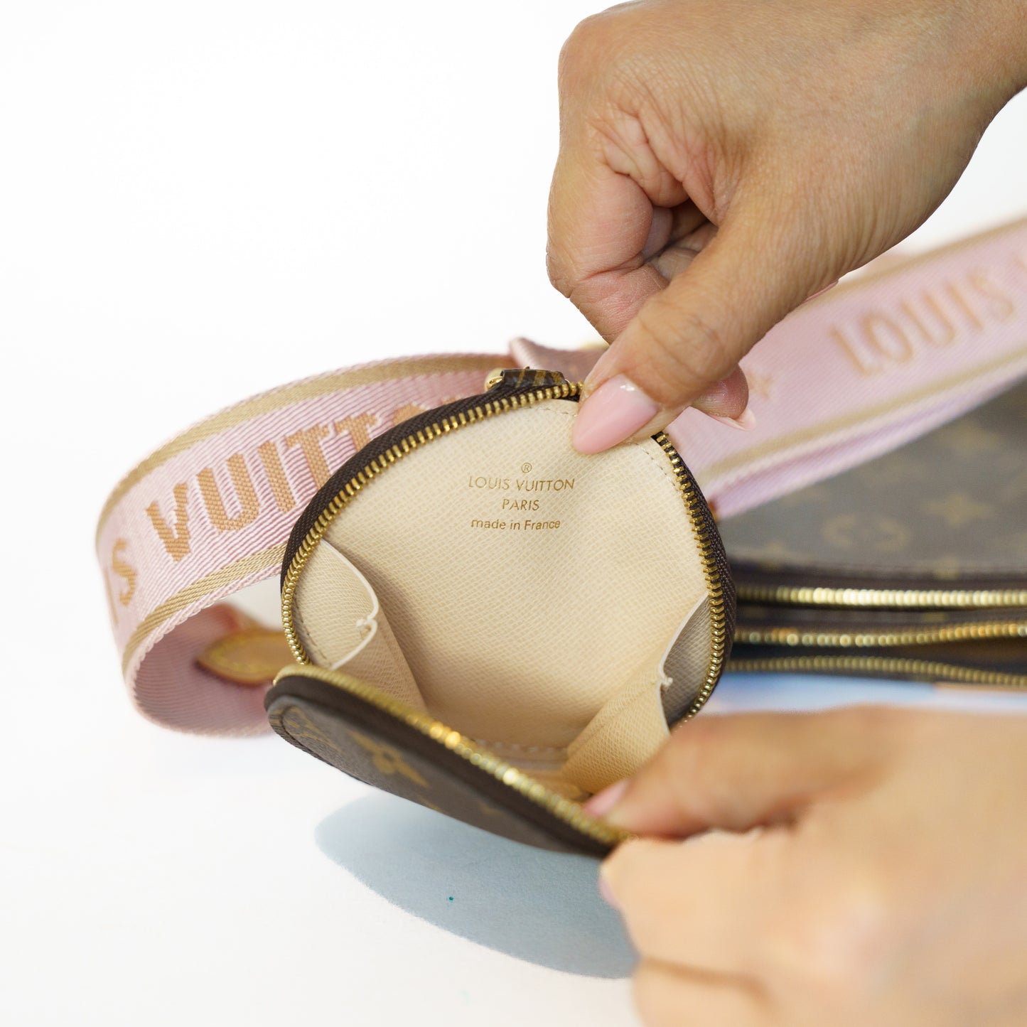 Louis Vuitton Multi Pochette Accessoires Bag in Monogram Canvas in Rosa Chiaro Interior 101225B03